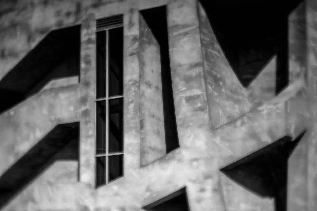 Exploring Los Angeles Architecture Through Lensbaby Lenses